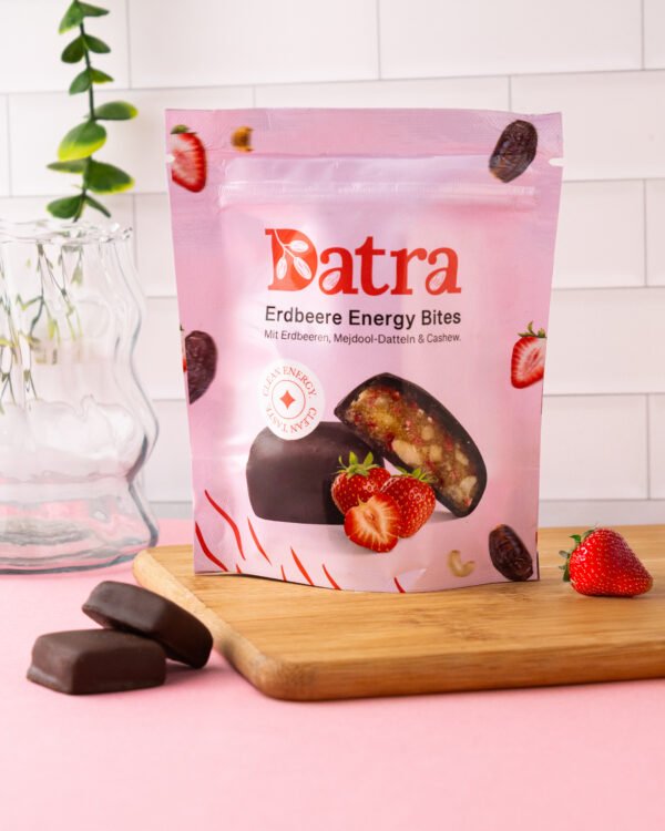 Datra – Erdbeere Energy Bites – Mit Erdbeeren, Medjool-Datteln & Cashew.